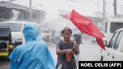 Потужний тайфун на вже забрав життя понад 30 людей на Філіппінах