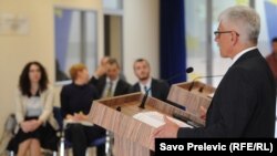 Šef Delegacije Evropske unije u Crnoj Gori Mitja Drobnič prezentuje izvještaj na konferenciji za novinare, 10. novembar 2015
