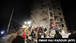 На разборе завалов после взрыва в Идлибе