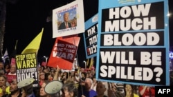 Rođaci i pristalice Izraelaca koji su taoci Hamasa već mjesecima pozivaju SAD da intervenišu za njihovo oslobađanje. Protest ispred Američke ambasade u Tel Avivu, maj 2025.