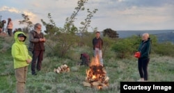 Одна из площадок праздника пасхи в руинах