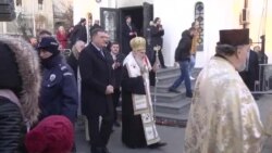 Irinej i Dodik na paljenju badnjaka u Beogradu Irinej i Dodik na paljenju badnjaka u Beogradu