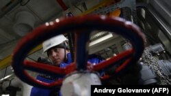 Radnik ruskog gasnog i naftnog giganta „Gasprom“, 18. februara 2015.