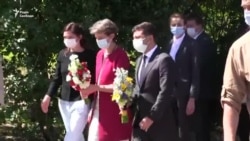 Швейцарія передала Донбасу 300 тонн гуманітарної допомоги для очищення води (відео) Швейцарія передала Донбасу 300 тонн гуманітарної допомоги для очищення води (відео)