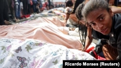 Тела погибших в ходе полицейского рейда в Рио-де-Жанейро, Бразилия, 29 октября 2025 года