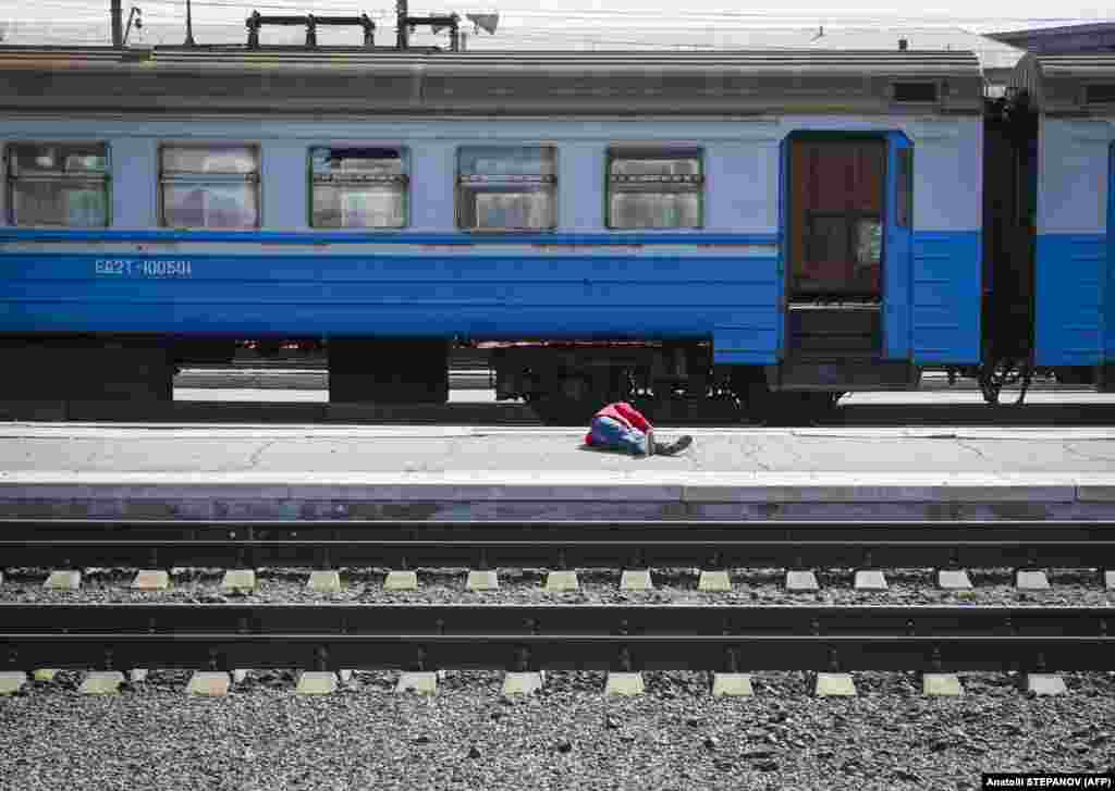 Ukrajinska državna železnička kompanija saopštila je da su dve ruske rakete pogodile stanicu u Kramatorsku