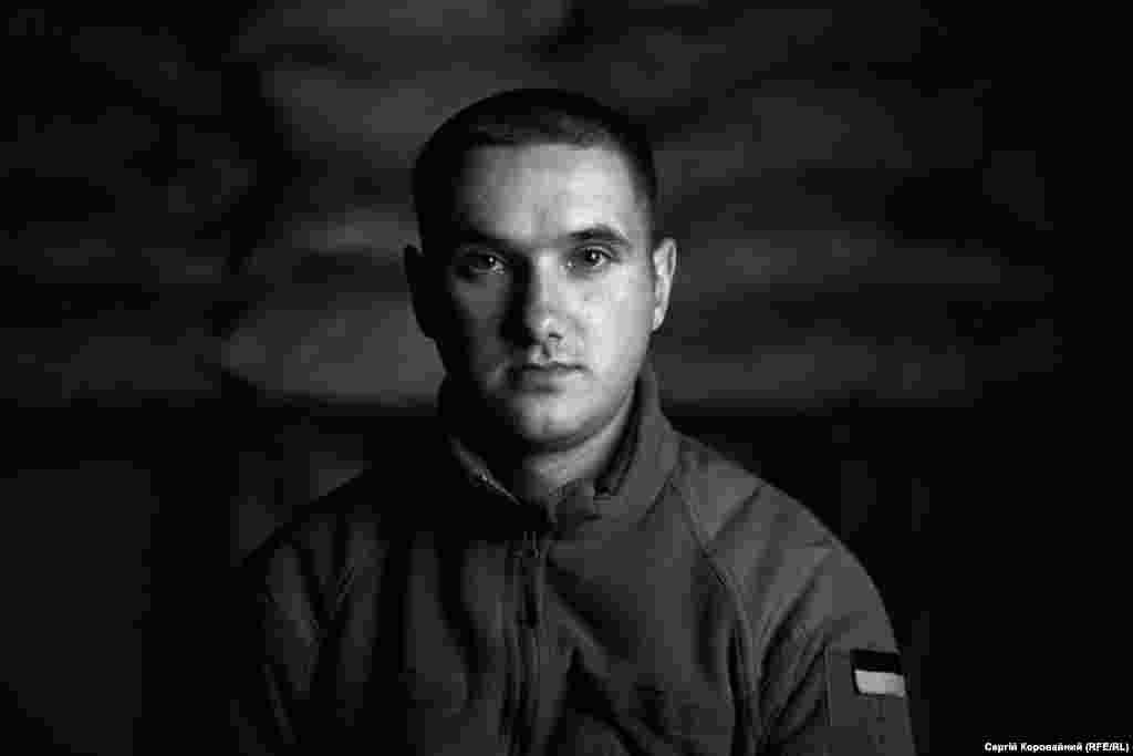 «Почему я пошел в армию? Чтобы война не дошла туда, где я живу. Чтобы ее вообще не было на мирной части Украины. Вы видели, какие здесь разбитые дома? Как живут люди? Больно смотреть. Не хочу, чтобы такое было у меня дома или где-то еще»