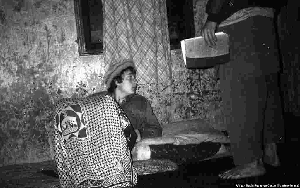 Vojnik koji je dezertirao iz sovjetske armije i konvertirao na islam. Do kraja rata, nekih 200 sovjetskih trupa koje su dezertirale ili su bile zarobljene ostale su među Afganistancima. I danas neki od njih žive tamo.