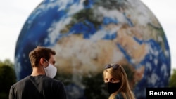 Model planete Zemlje u Pragu, septembar 2020. 