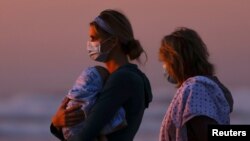 Ne samo da majke rade više od očeva tokom pandemije, već su majke duplo više zabrinute da će se njihov učinak u radu negativno ocijeniti zbog obaveza koje imaju oko brige o djeci.