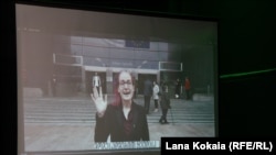 ევროპარლამენტარი, მწვანეთა პარტიის წევრი მარკეტა გრეგოროვა "მწვანე" პარტიის დაფუძნების ცერემონიაზე შეკრებილებს მიმართავს