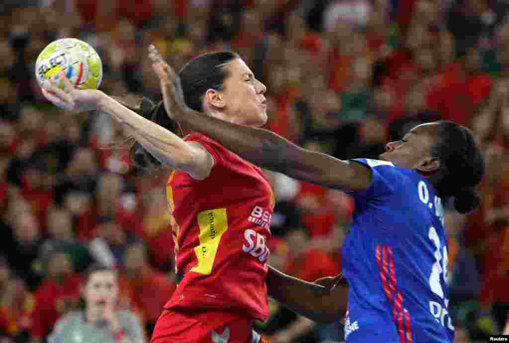 Crna Gora je u meču za treće mjesto pobijedila Francusku, olimpijskog šampiona iz Japana 2020. i svjetskog vicešampiona iz Katara 2021. i Danske 2020. godine.                                                                                                                                       Ljubljana, 20.11.2022.