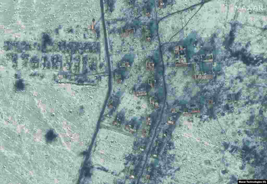 Супутникове зображення зруйнованої школи та будівель на півдні Соледара, 10 січня 2023 року. Satellite image ©2023 Maxar Technologies