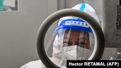 Nakon ukidanja mjera, korona virus se počeo brzo širiti po Kini, a država je prestala objavljivati dnevne izvještaje o broju zaraženih.