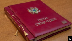 Usvajanje protivustavnih zakona i ignorisanje sudskih odluka od strane institucija, urušavaju vladavinu prava u Crnoj Gori, kažu sagovornici RSE.