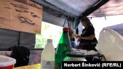 Maja Vasić redovno boravi u kampu i učestvuje u protestima