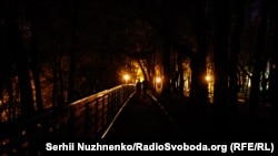 В Киеве в первую очередь отключили освещение в парках и подсветку зданий