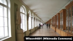 Коридор СПбГУ, архивное фото