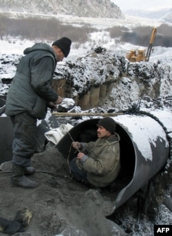 სარემონტო სამუშაოები რუსეთ-საქართველოს დამაკავშირებელ გაზსადენზე. 2006 წლის 23 იანვარი