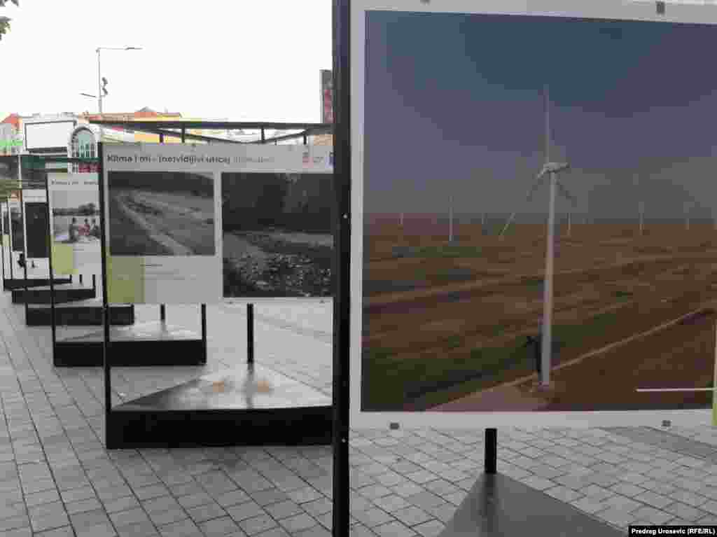 "Da bismo dugoročno obezbedili uslove za život za ljude na celoj planeti, pa i u Srbiji, potrebno je da prestanemo sa dogrevanjem staklene bašte, odnosno da smanjimo emisije GHG, napuštanjem fosilnih goriva i prelaskom na obnovljive izvore energije, poput sunca i vetra", navodi UNDP.