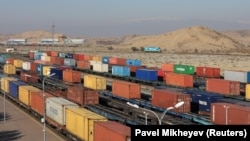 Natovareni vozovi na željeznici Altinkol u Kazahstanu duž granice s Kinom (arhivska fotografija)