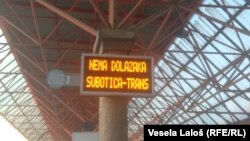 "Redukovali smo red vožnje i prilagodili se prema trenutno raspoloživom broju ljudi”, kaže za RSE direktor saobraćajne službe “Suboticatrans”