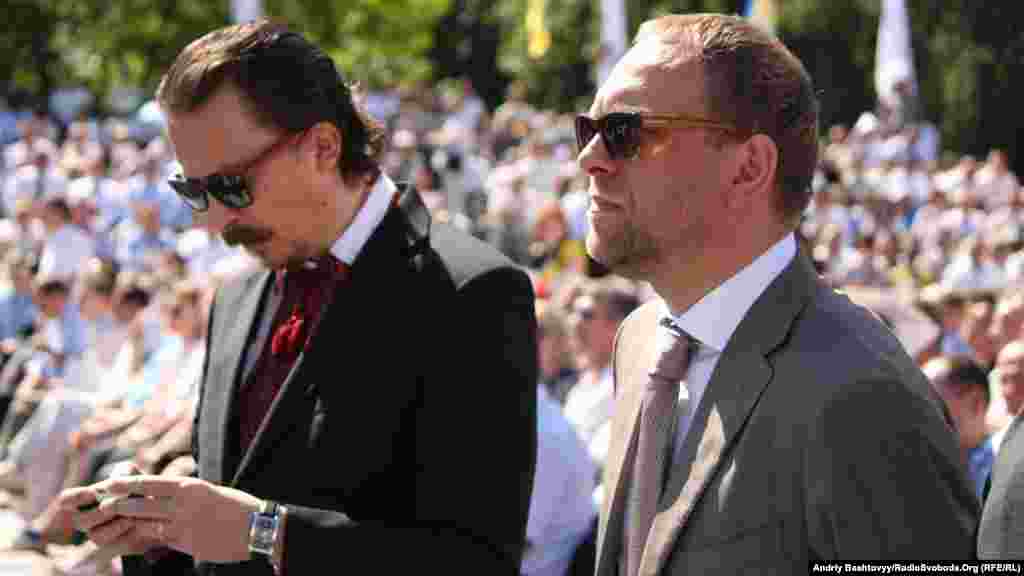 Захисник Юлії Тимошенко Сергій Власенко та заступник голови фракції «БЮТ-«Батьківщина» Андрій Шкіль. Форум об’єднаної опозиції, Київ, 12 травня 2012 року