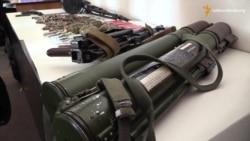 Силовики показали зброю і вибухівку, вилучену під час обшуків в Чернігові Силовики показали зброю і вибухівку, вилучену під час обшуків в Чернігові