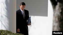 Majkl Flin (na fotografiji) pod istragom je Pentagona o navodnom davanju novcu kompanijama koje su povezane s ruskom vladom