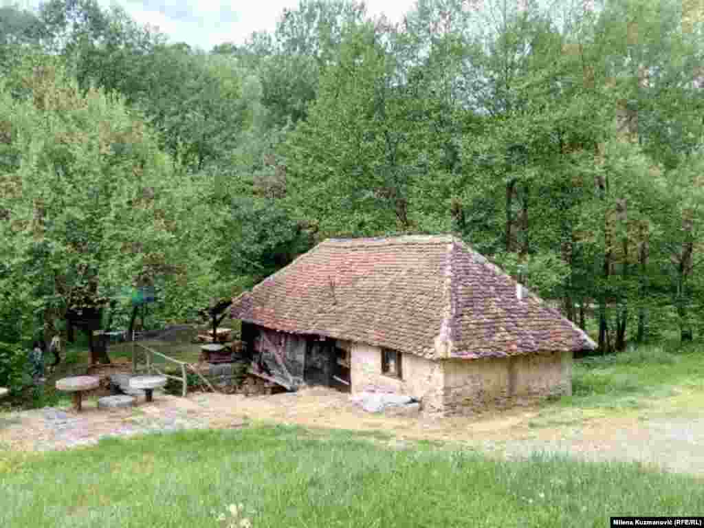 Savina vodenica na Gradcu već dugi niz godina ne radi i polako se urušava.