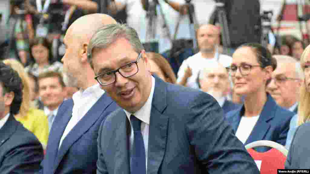 "Naš posao je da rušimo breme istorijskih barijera i skinemo teški teret sa leđa naših potomaka", izjavio je predsednik Srbije Aleksandar Vučić.