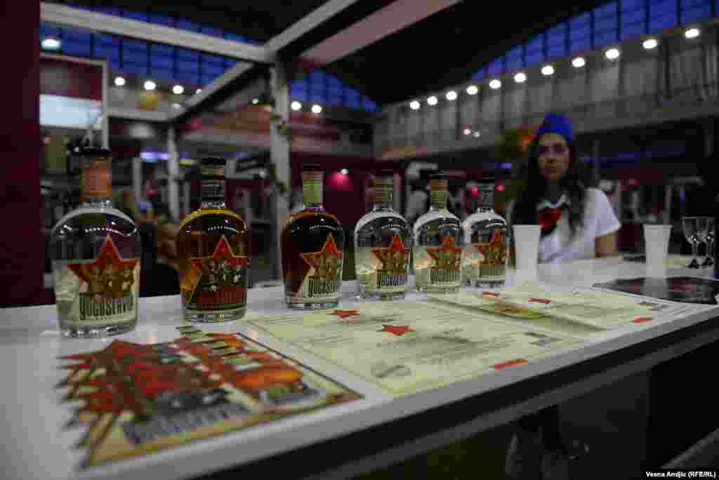 Na pojedinim štandovi predstavljena su i druga alkoholna pića. Ovaj proizvođač je svoj brend bazirao na simbolima socijalističke Jugoslavije. 