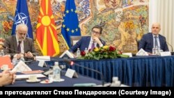 Sjednica Vijeća sigurnosti Sjeverne Makedonije u vili predsjednika Republike Steve Pendarovskog (u sredini), 23. januara 2023.