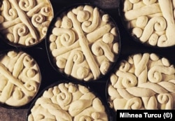 Slavljenički hleb spreman za pečenje pred hrišćanski praznik Uskrs u okrugu Maramures 2022.