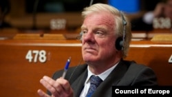 სერ ედვარდ ლი - ბრიტანეთის ლორდთა პალატის ერთ-ერთი უხუცესი წევრი, სტრასბურგში, ევროსაბჭოს საპარლამენტო ასამბლეის სხდომაზე 