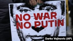 Transparent na protestu u oragnizaciji nevladinog Ruskog demokratskog društva u Beogradu, 24. decembar 2022.