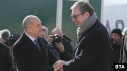 Predsednik Bugarske Rumen Radev i predsednik Srbije Aleksandar Vučić u Kostinbrodu, gde je otpočela izgradnja gasnog interkonektora Srbija-Bugarska, 1. februar 2023. 