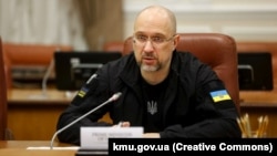 За словами прем’єра, один із ключових елементів економічної філософії – це принцип, що Україна робить ставку на переробку, тобто експорт не
сировини, а готової продукції.