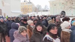 Українці вишикувались у величезну чергу, аби побачити оригінал томосу – відео Українці вишикувались у величезну чергу, аби побачити оригінал томосу – відео