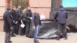 Поліція розглядає версію замовного вбивства Вороненкова (відео) Поліція розглядає версію замовного вбивства Вороненкова (відео)