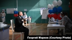 Губернатор Петербурга Александр Беглов во время голосования по поправкам в Конституцию