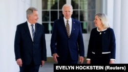 Президент Финляндии Саули Ниинистё, президент США Джо Байден и премьер-министр Швеции Магдалена Андерссон