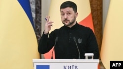 ორი მებრძოლის დატყვევების შემდეგ ზელენსკის მიერ გაკეთებული განცხადებები აჩვენებს, რომ ის ცდილობს ომი უფრო მკაფიოდ დააკავშიროს ჩინეთთან.