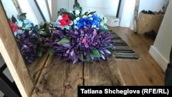 Венки – терновый и цветочный, экспонаты выставки