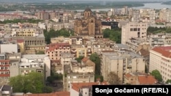 Stručnjaci i agenti za nekretnine u Srbiji kažu da su cijene najma stanova u Beogradu i Novom Sadu porasle prethodnih mjeseci zbog dolaska velikog broja ruskih programera u Srbiju (na fotografiji dio Beograda)