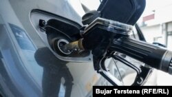 Točenje goriva na benzinskoj pumpi(fotoarhiv)