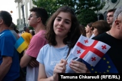 ლიზას უნდა, რომ საქართველო ევროკავშირში გაწევრიანდეს. მაგრამ ევროპულ განათლებას მაინც ამერიკული ურჩევნია.