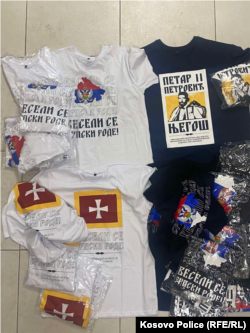 Policija Kosova zaplenila je majice od državlja Crne Gore sa natpisima navodeći da je "garderoba poticala na mržnju", 28. juni 2022.