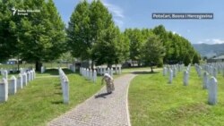 'Nisu rekli da nema glave': Priča srebreničke majke  'Nisu rekli da nema glave': Priča srebreničke majke