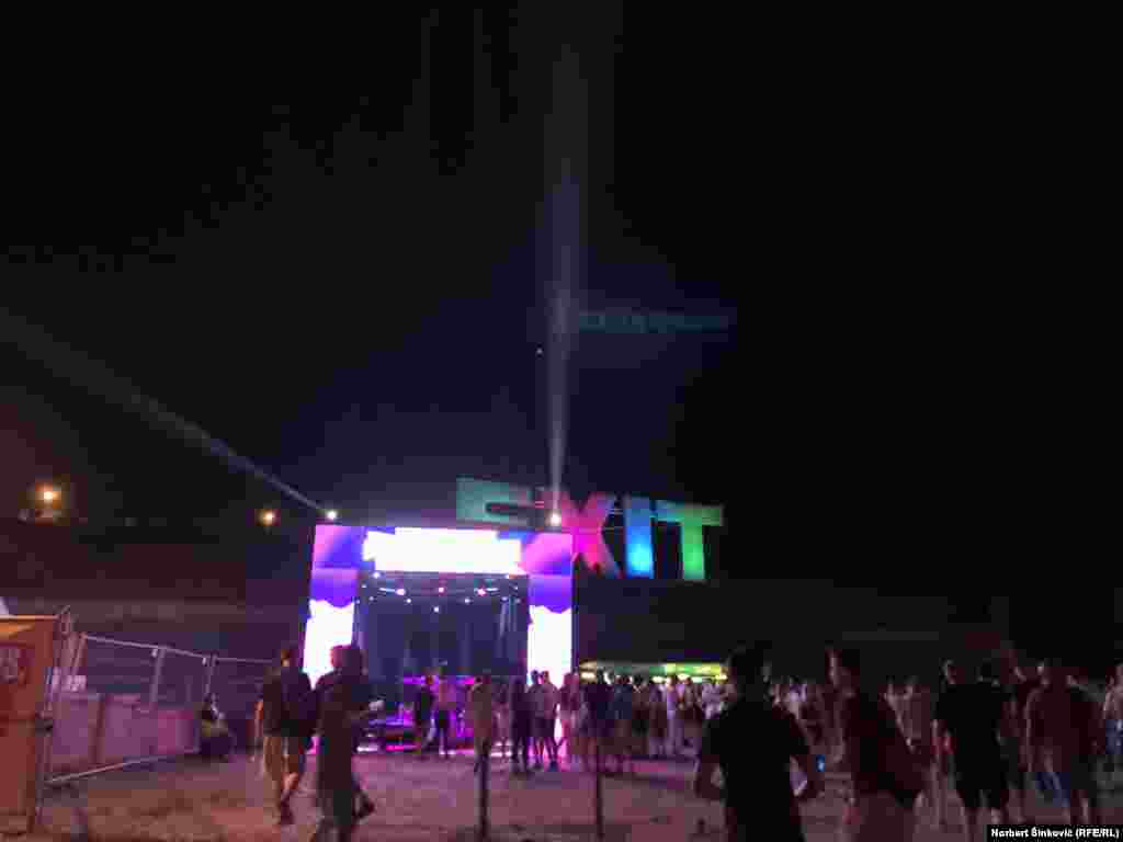 Za razliku od prošle godine, kada su posetioci morali da imaju negativan test na korona virus, ili potvrdu o vakcinaciji ili preležanoj bolesti, ove godine nema posebnih uslova za ulazak. Ipak, organizatori pozivaju posetioce da se vakcinišu odnosno da se testiraju pre dolaska na festival.  